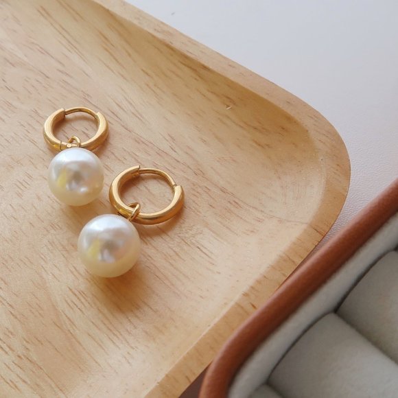 NEW 18K Gold Plated Round Pearl Drop Huggie Round Hoop Earrings - Picture 5 of 9